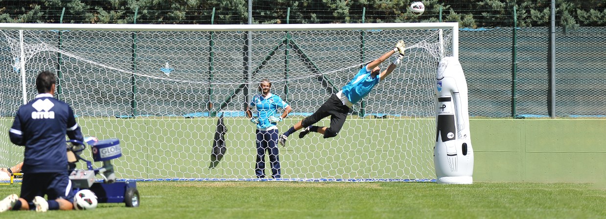 Ball-shooting machines for football, rugby and volleyball
